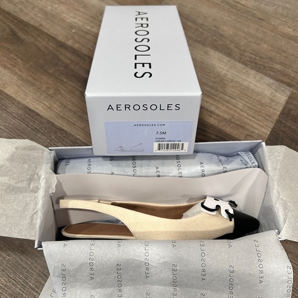 NWT Aerosoles Point Toe Slingback Flat in Cream - Picture 3 of 3